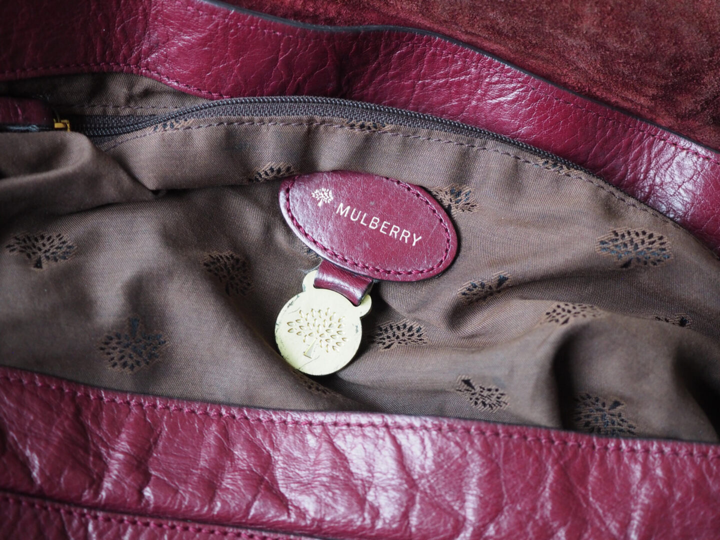 How To Spot a Fake Mulberry Handbag - advice on zips, stitching, leather